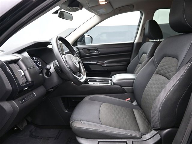 Used 2024 Nissan Pathfinder S image 11