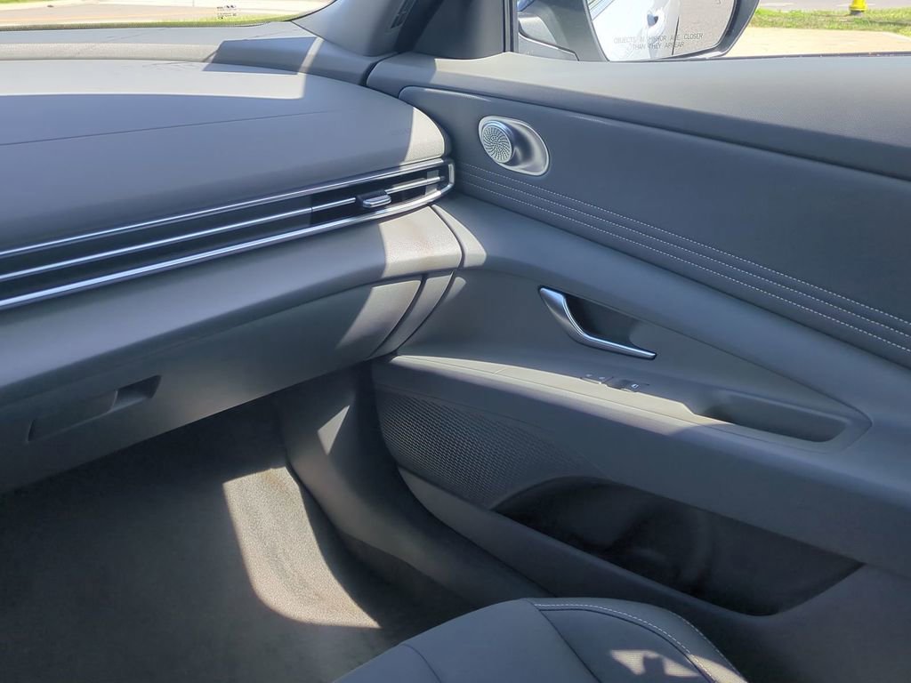 New 2026 Hyundai Elantra SEL Sport image 18