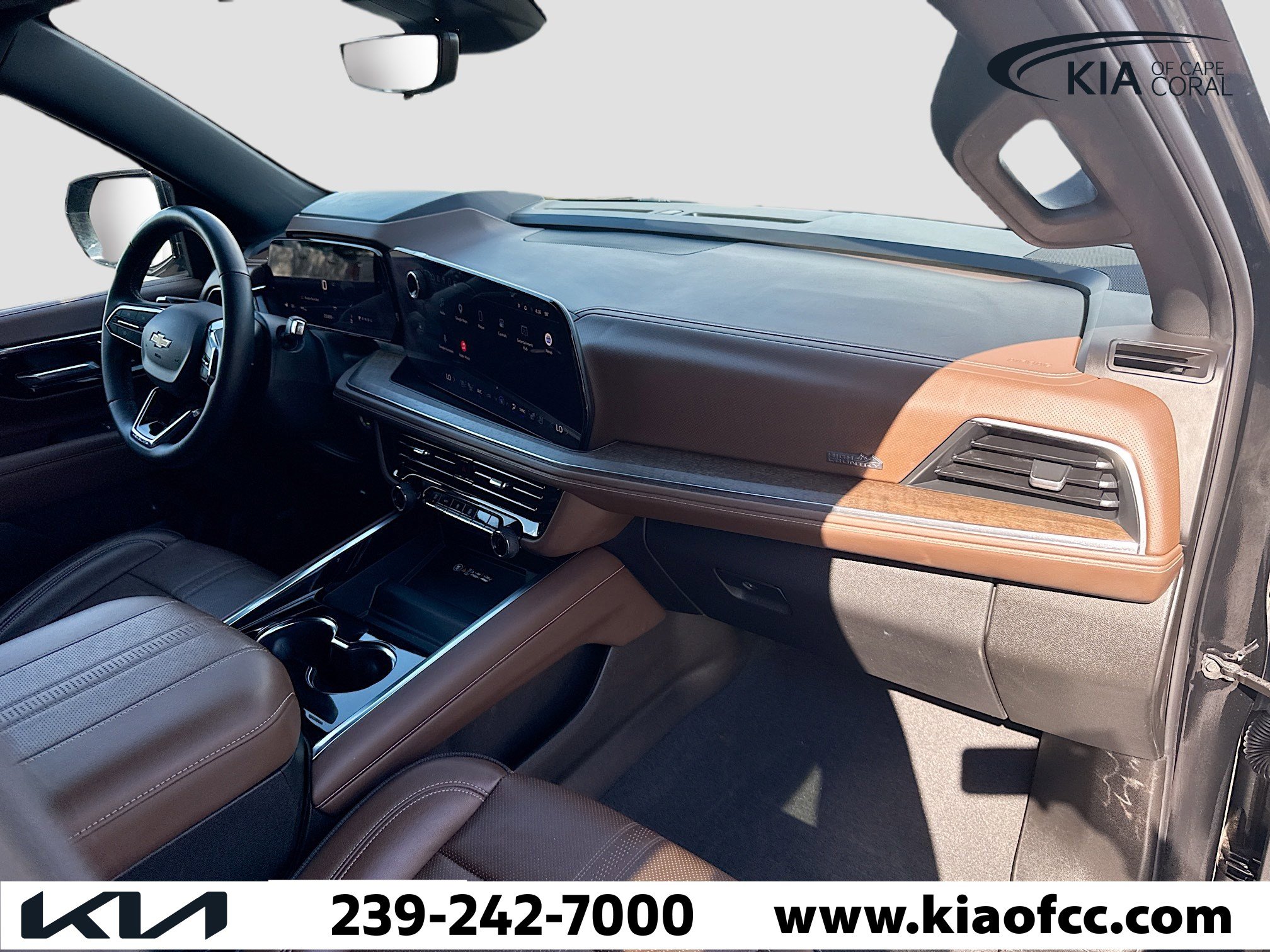 Used 2025 Chevrolet Suburban High Country image 13