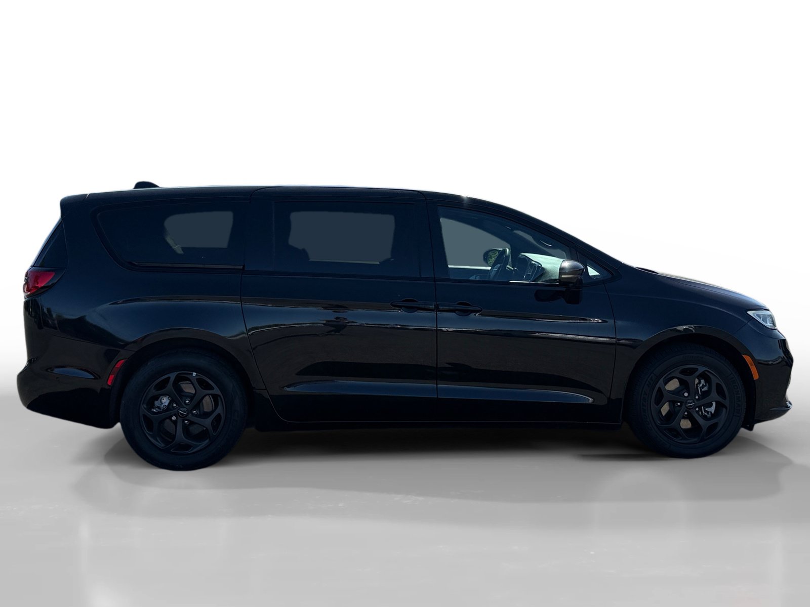 Used 2022 Chrysler Pacifica Touring-L w/ Uconnect Theater Family Group FWD image 6