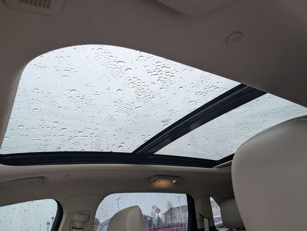 Used 2023 Lincoln Nautilus Reserve w/ Equipment Group 201A image 5