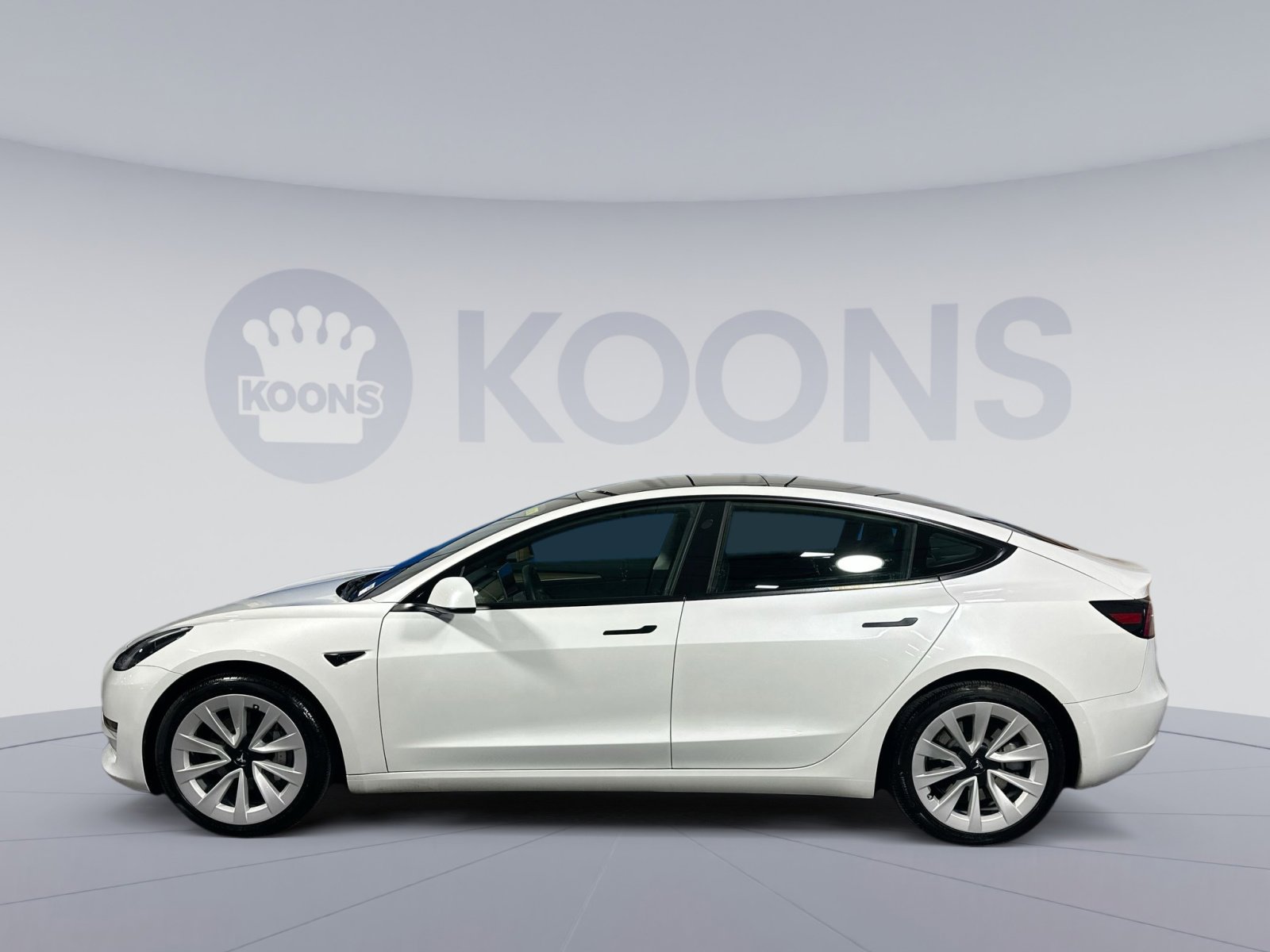 Used 2023 Tesla Model 3 Standard Range image 2