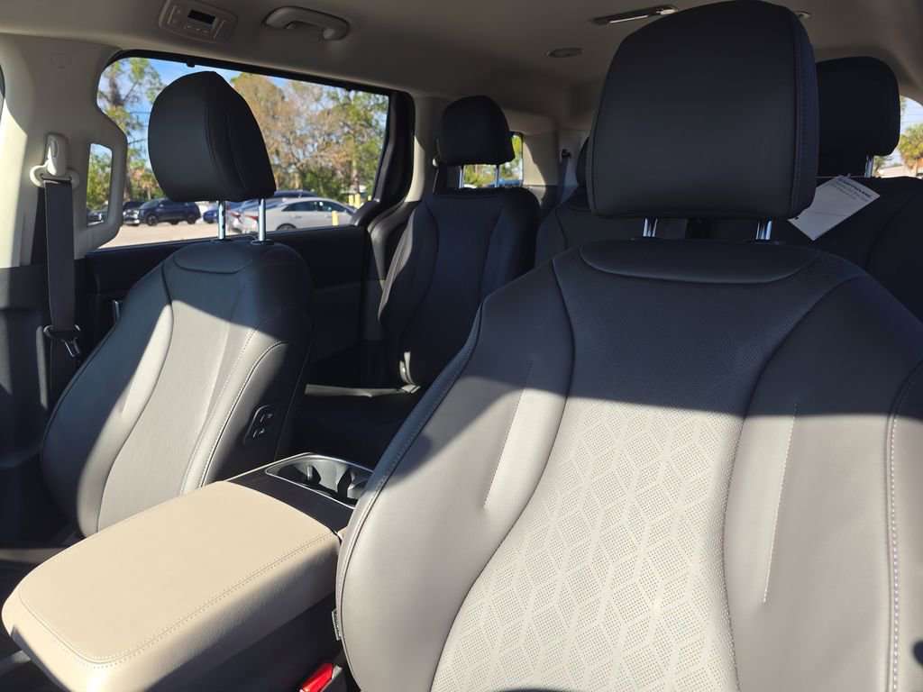 New 2026 Kia Carnival EX image 22