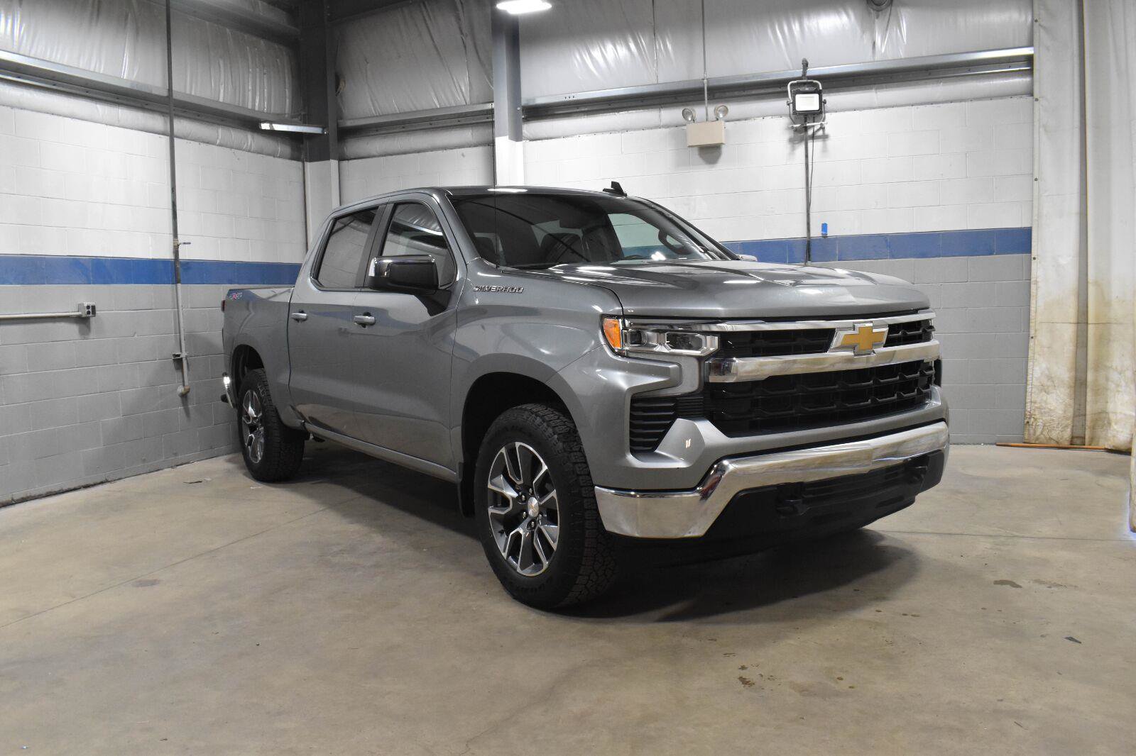 Used 2023 Chevrolet Silverado 1500 LT AWD/4WD image 26