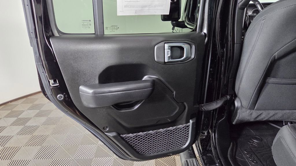 Used 2022 Jeep Gladiator Willys image 26