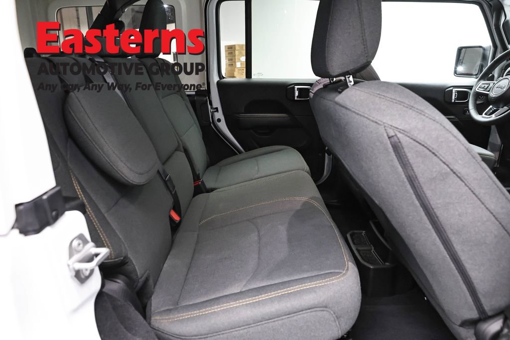 Used 2025 Jeep Wrangler Unlimited Sahara image 24