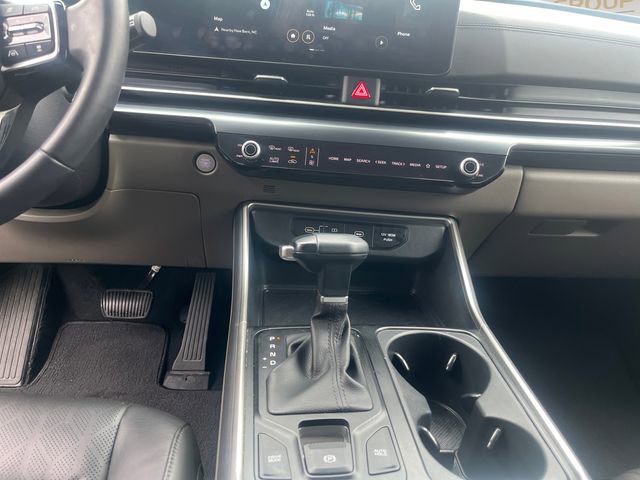 Used 2025 Kia Carnival FWD image 11