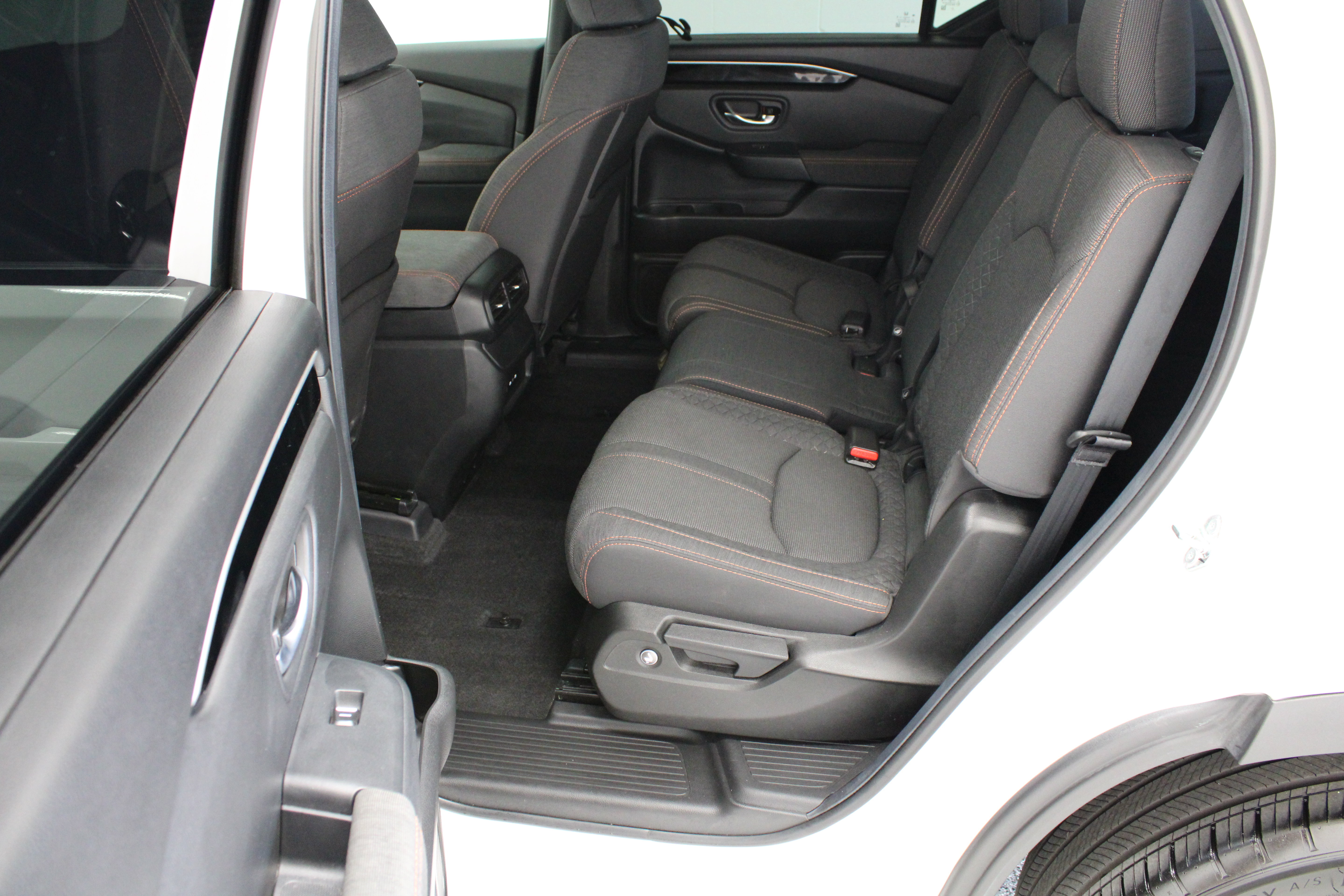 Used 2025 Honda Pilot Sport image 29