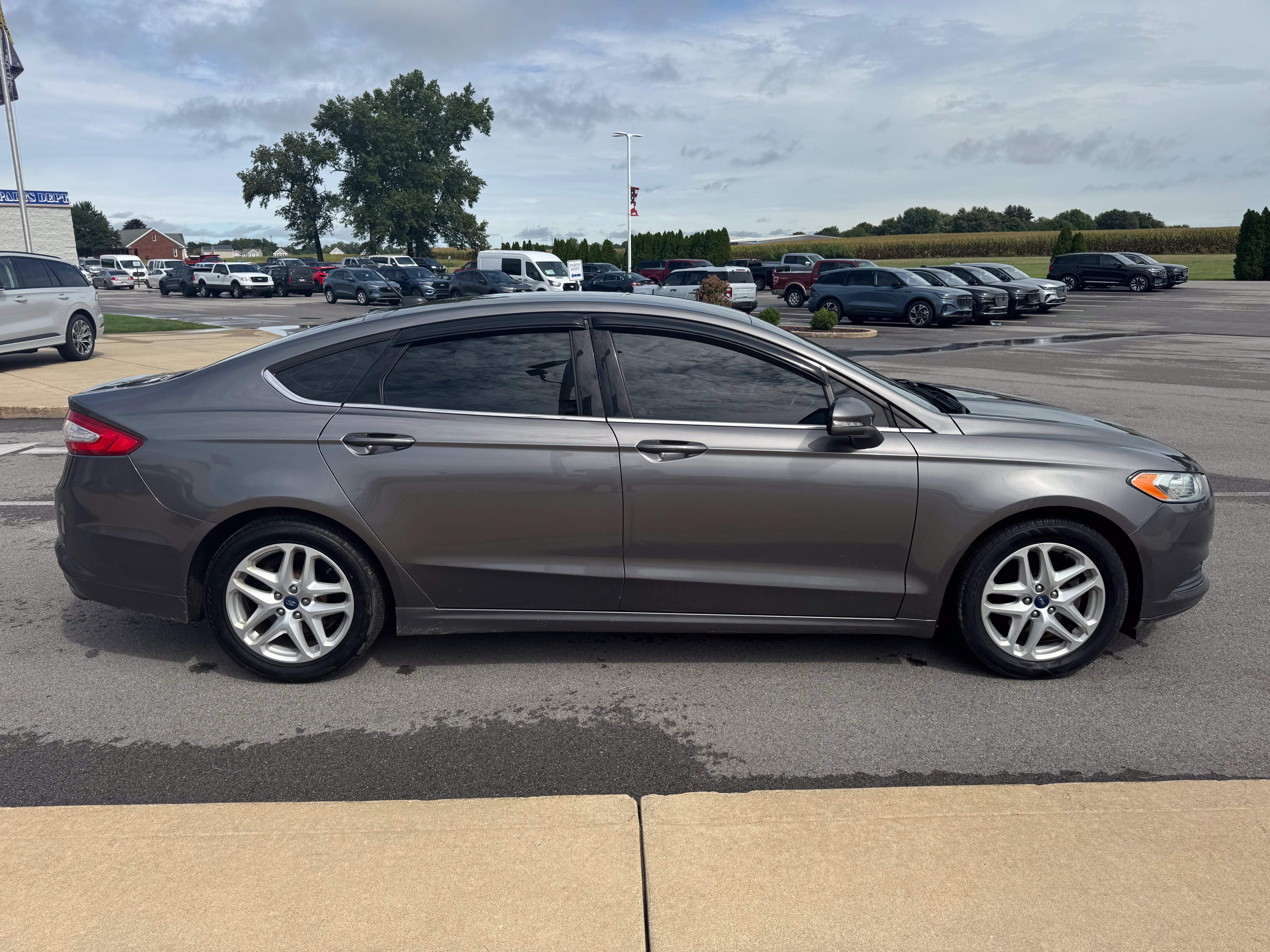 Used 2014 Ford Fusion SE FWD image 8
