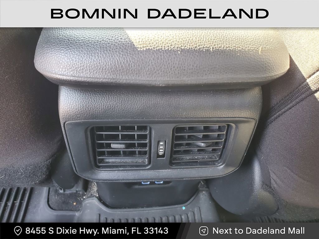 Used 2022 Toyota RAV4 SE image 12