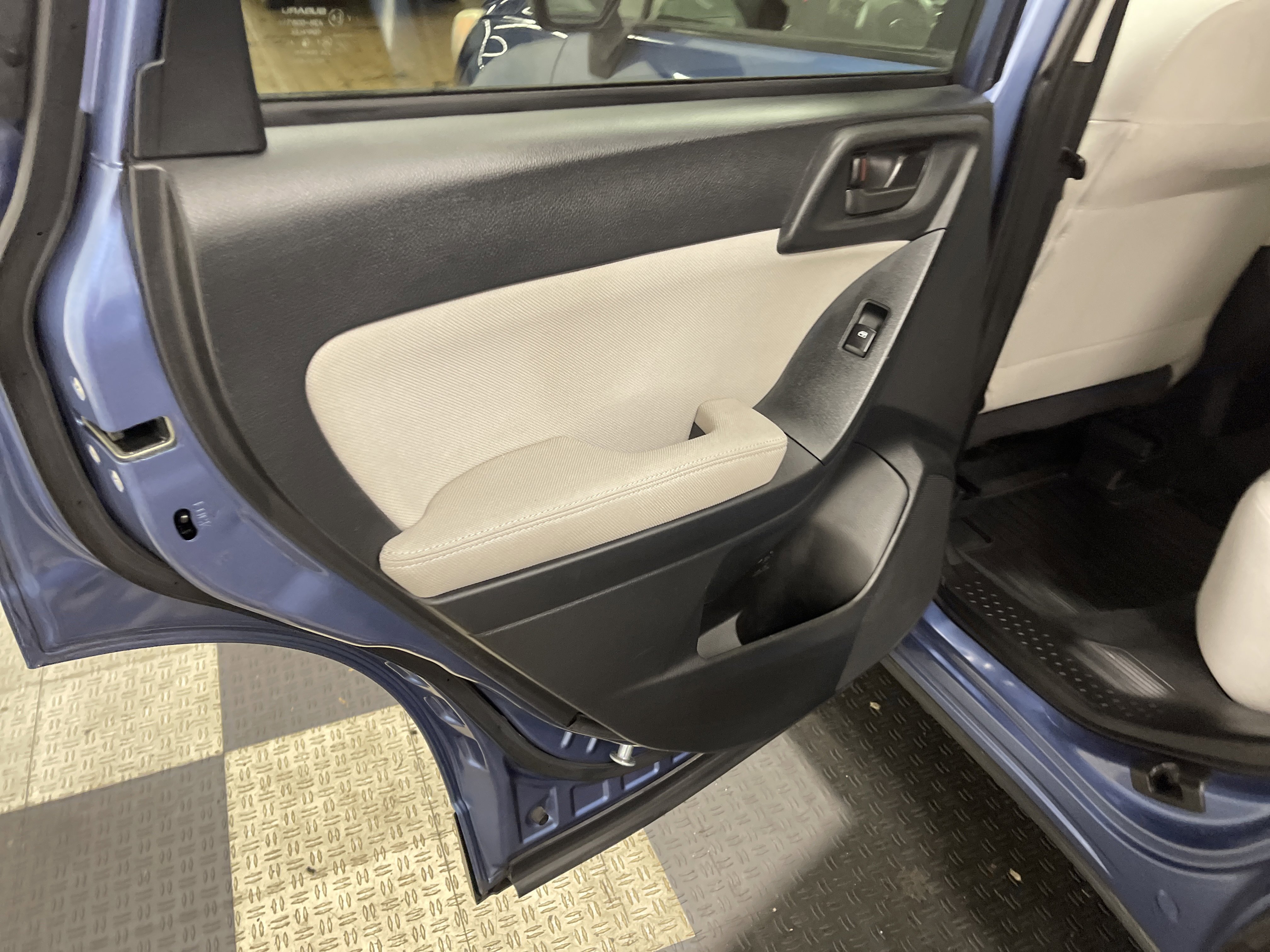 Used 2015 Subaru Forester 2.5i Premium w/ All-Weather Package image 15