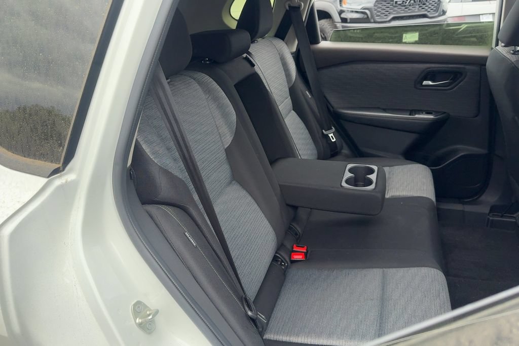 Used 2023 Nissan Rogue SV FWD image 13