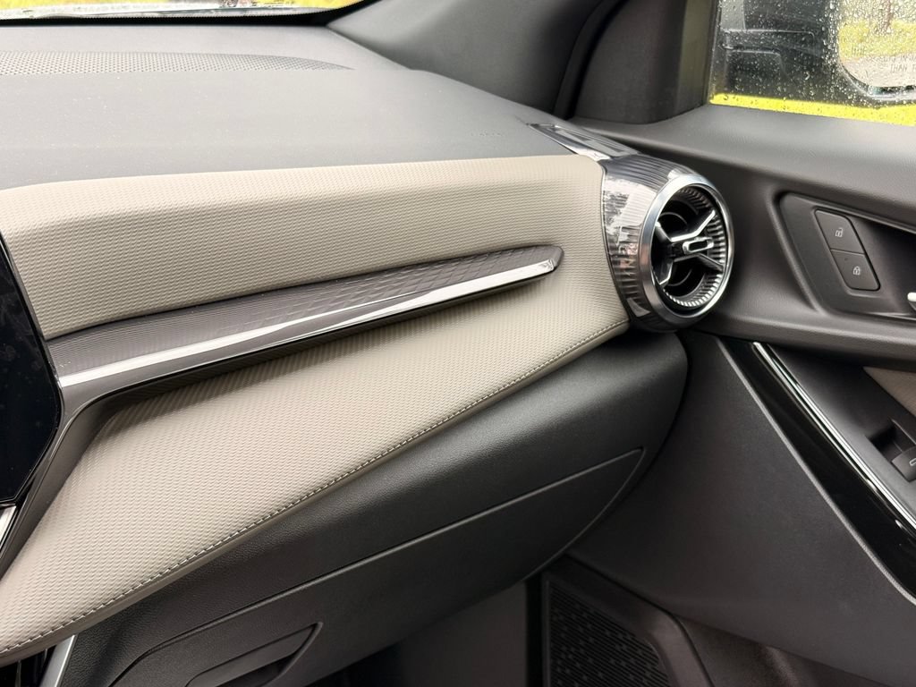 New 2027 Chevrolet Equinox LT w/ Convenience Package II FWD image 17