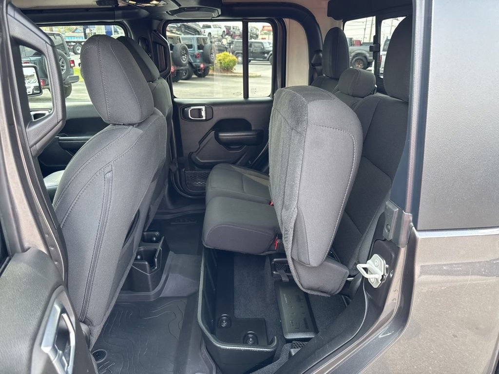 Used 2023 Jeep Gladiator Overland AWD/4WD image 21