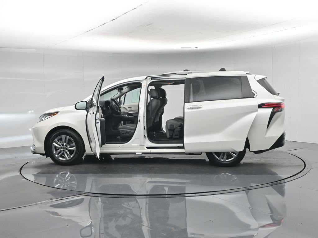 Used 2021 Toyota Sienna Limited FWD image 39