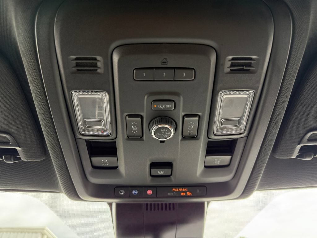 Used 2023 Chevrolet Tahoe LT w/ Luxury Package AWD/4WD image 19