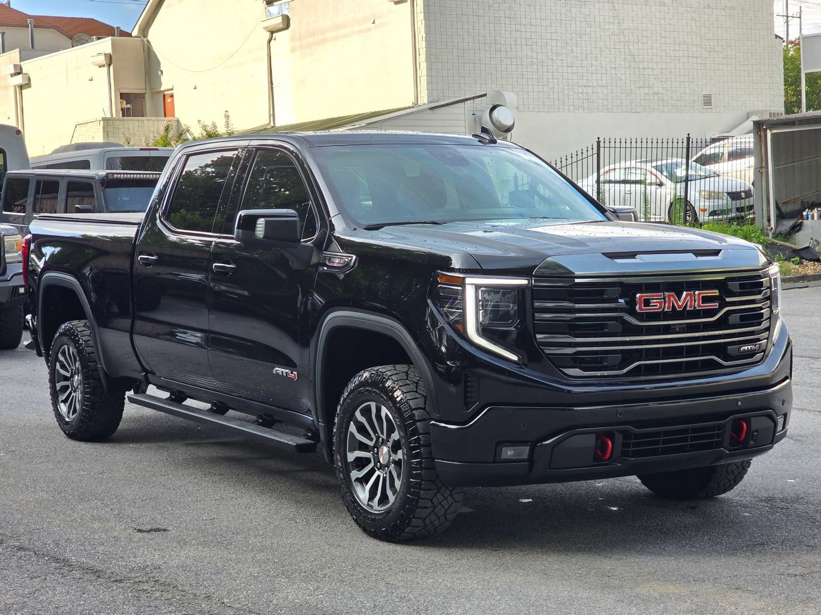 Used 2023 GMC Sierra 1500 AT4 AWD/4WD image 9
