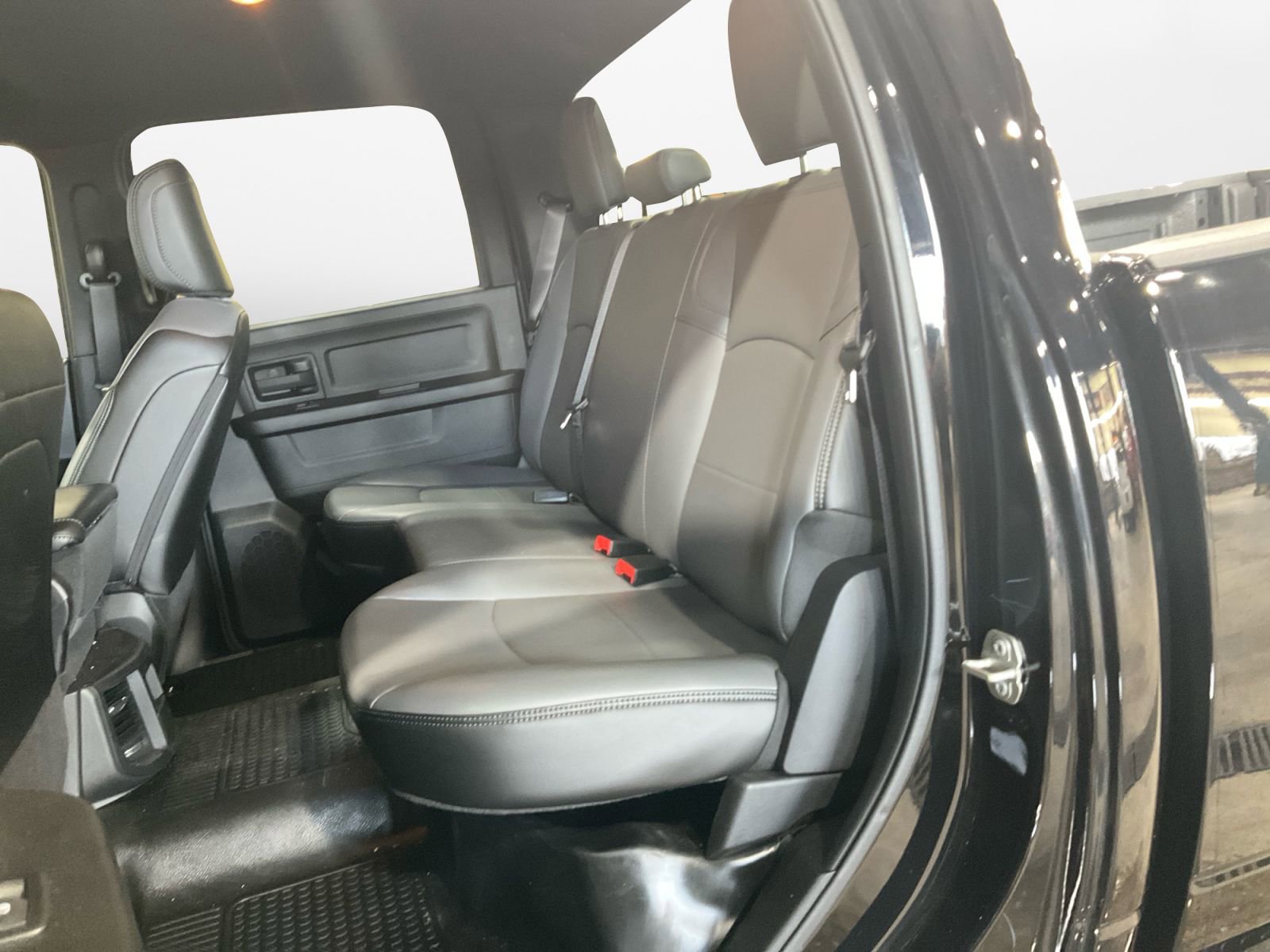 Used 2024 RAM 2500 Tradesman w/ Chrome Appearance Group image 13