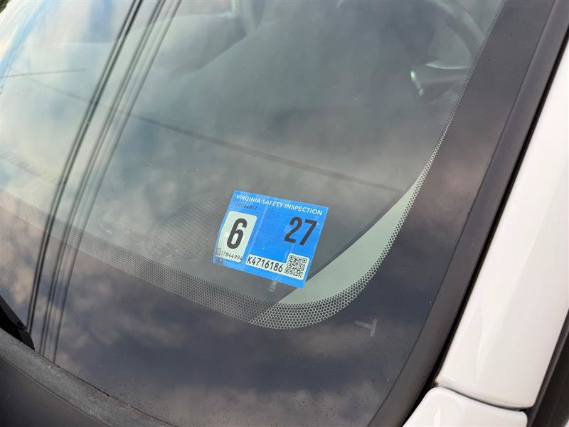 Used 2016 Chrysler Town & Country Touring FWD image 10