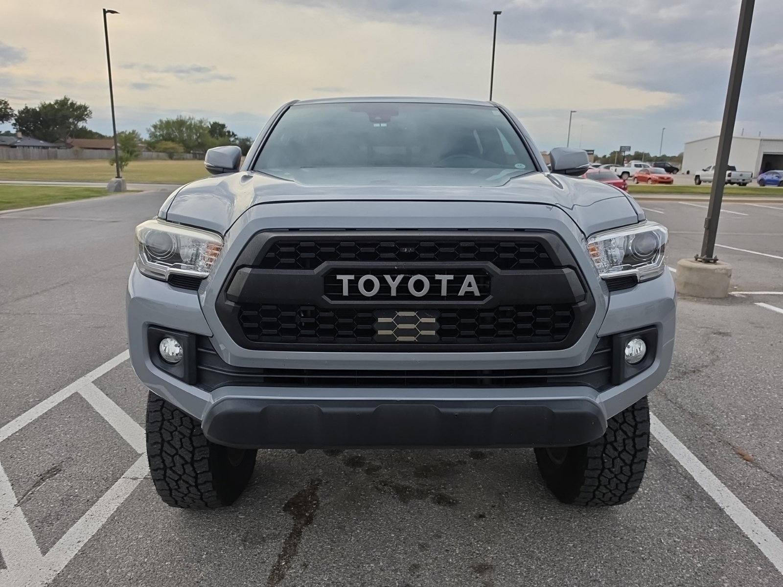 Used 2018 Toyota Tacoma TRD Off-Road AWD/4WD image 2