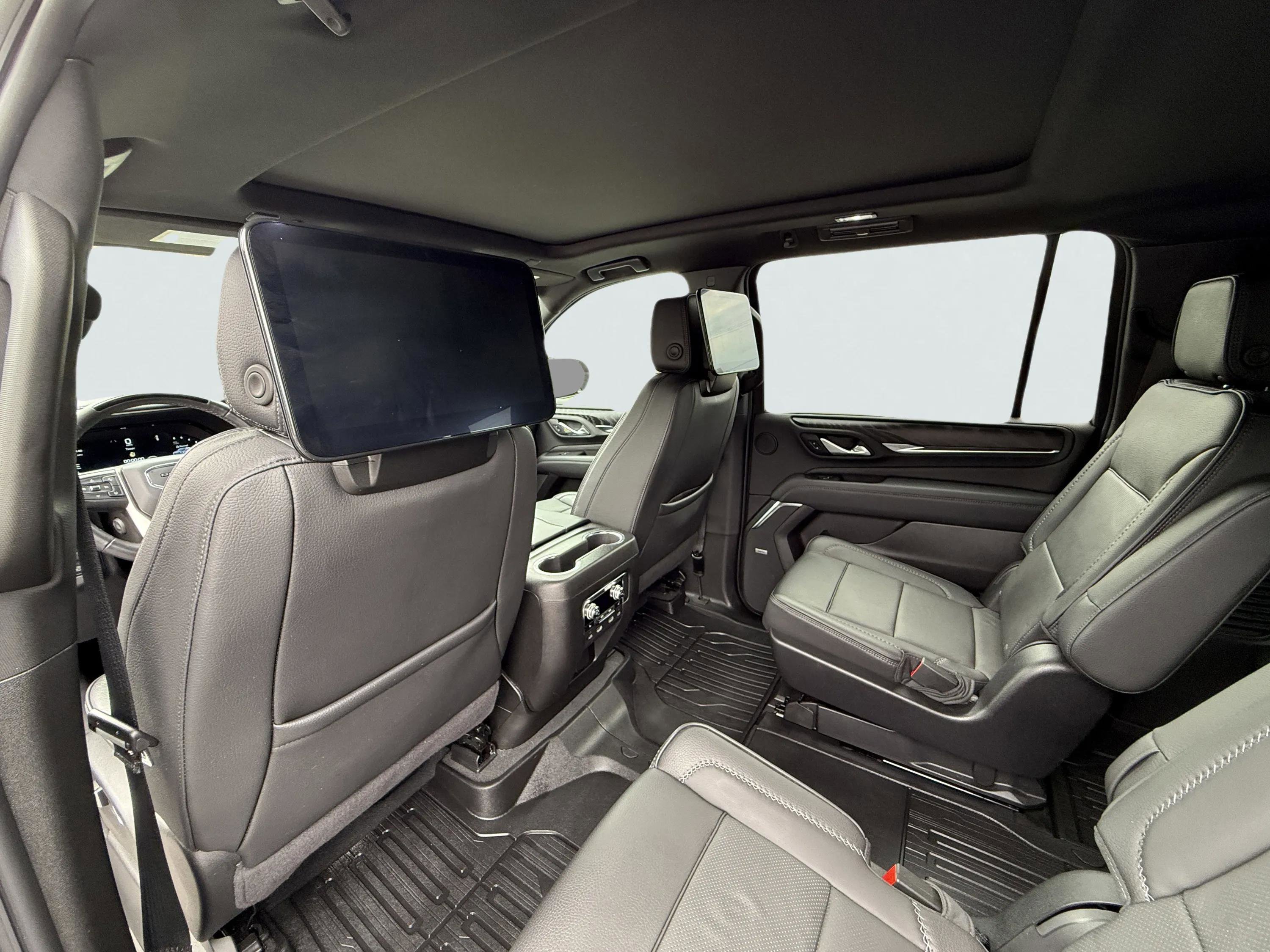 Used 2024 GMC Yukon XL Denali w/ Advanced Technology Package image 10