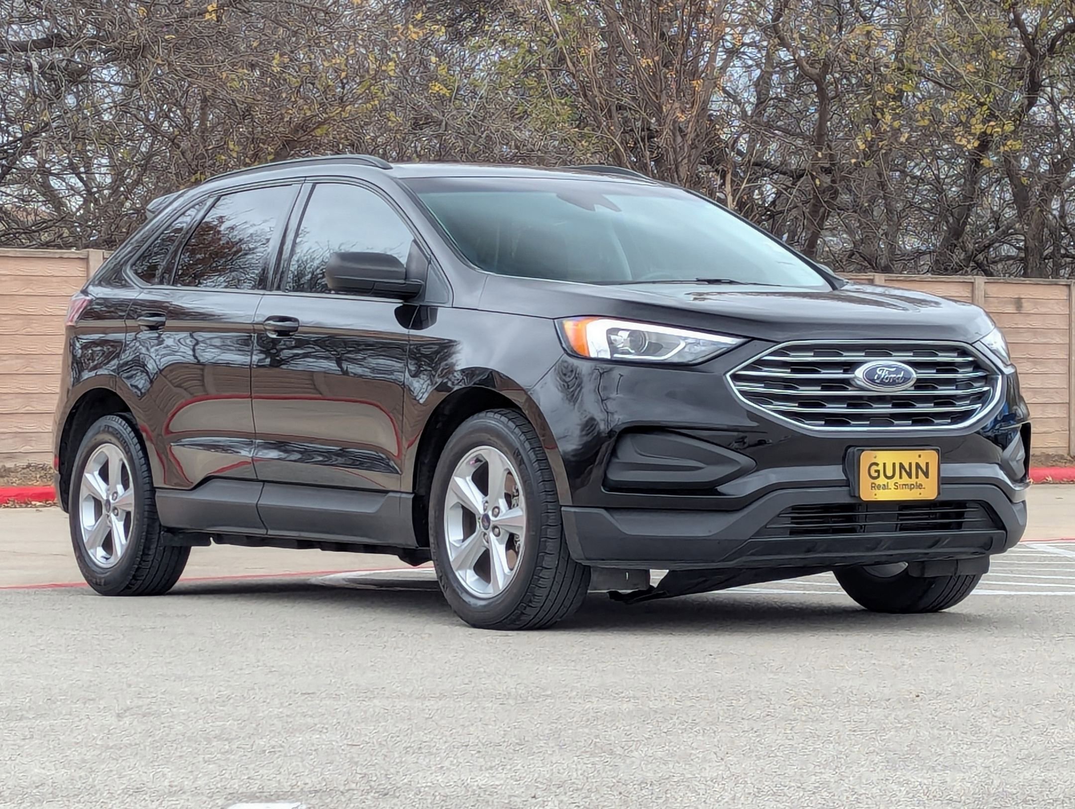 Used 2020 Ford Edge SE image 2