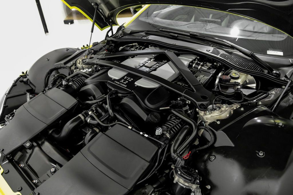 Used 2023 Aston Martin V12 Vantage image 40