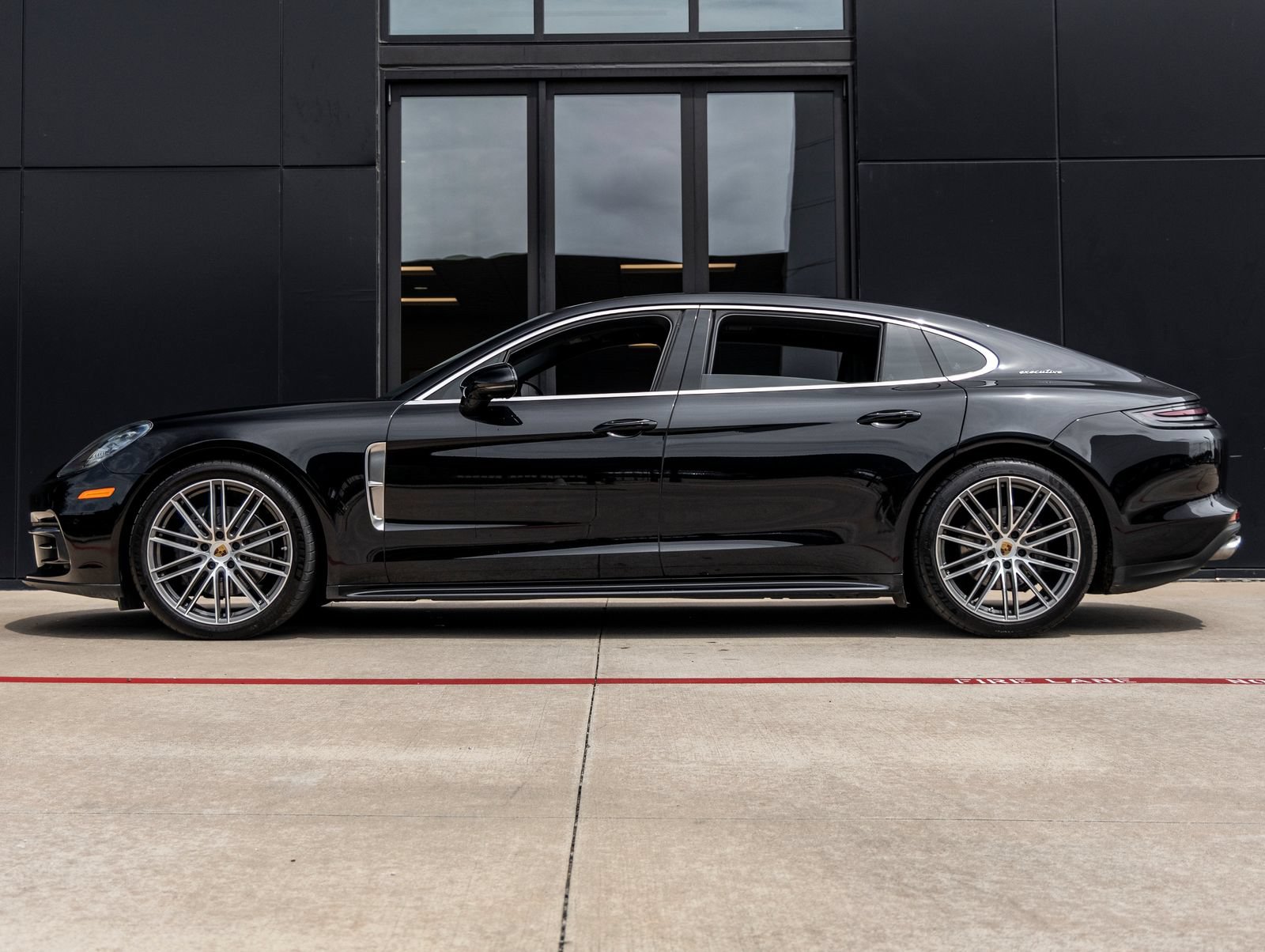 Certified 2020 Porsche Panamera 4S Executive AWD/4WD image 2