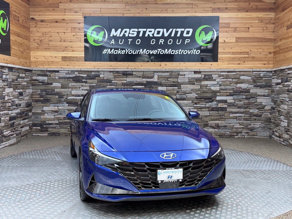 Certified 2023 Hyundai Elantra Limited w/ Cargo Package FWD image 3