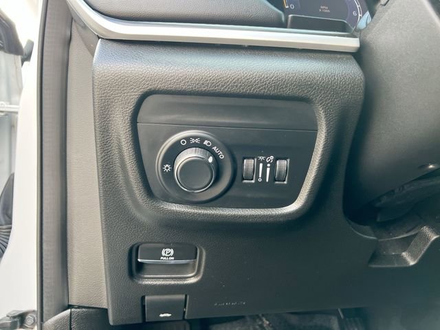 Used 2023 Jeep Grand Cherokee L Laredo image 17