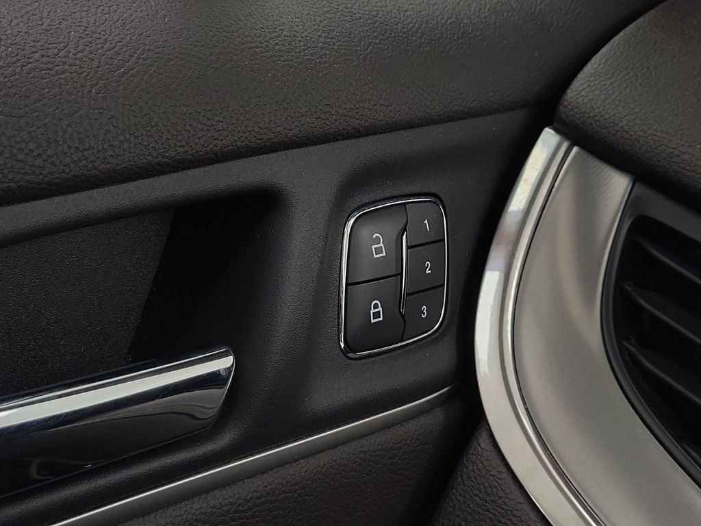 Used 2019 Lincoln MKC Premiere FWD image 17