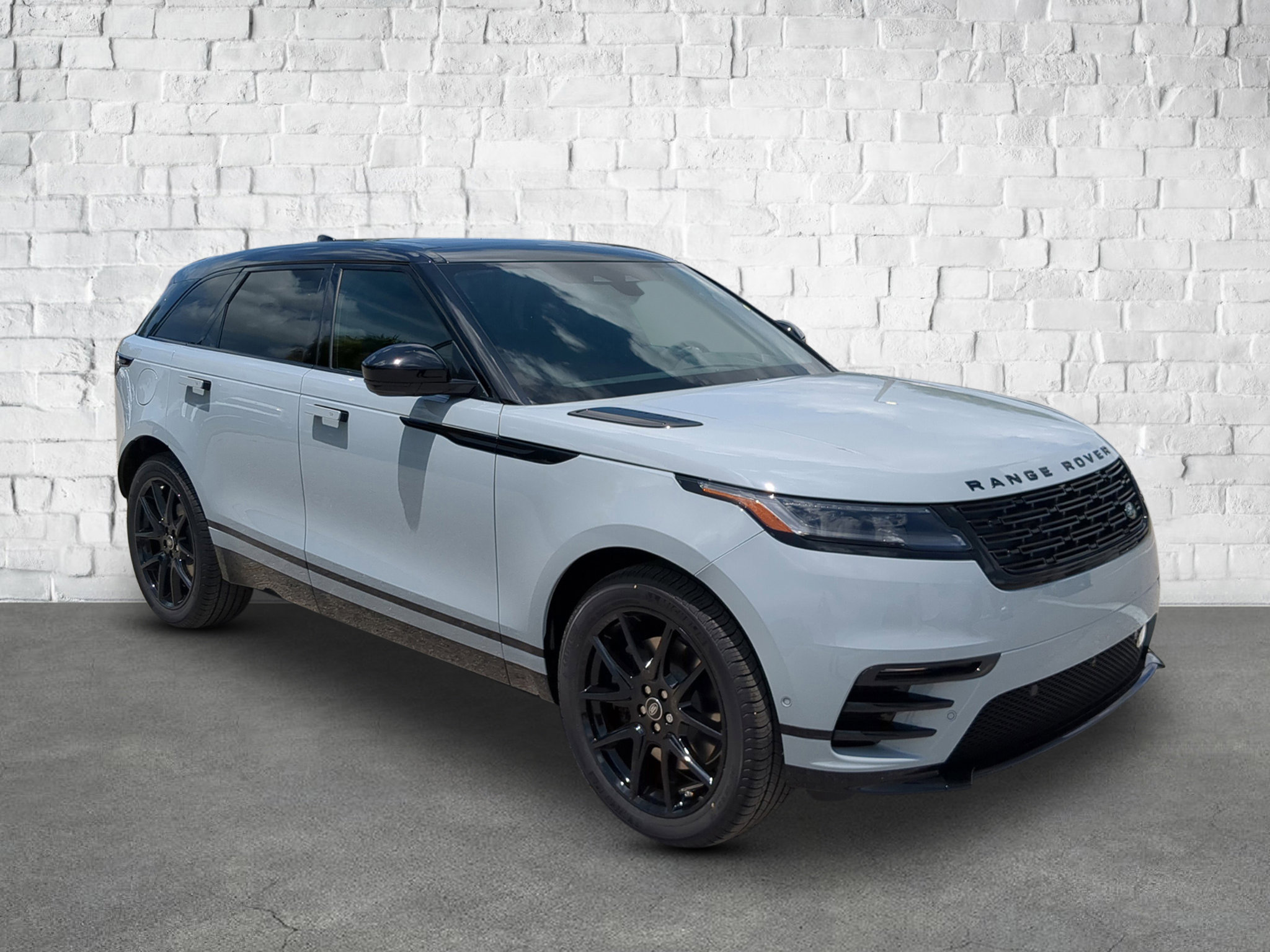 New 2026 Land Rover Range Rover Velar Dynamic SE image 8