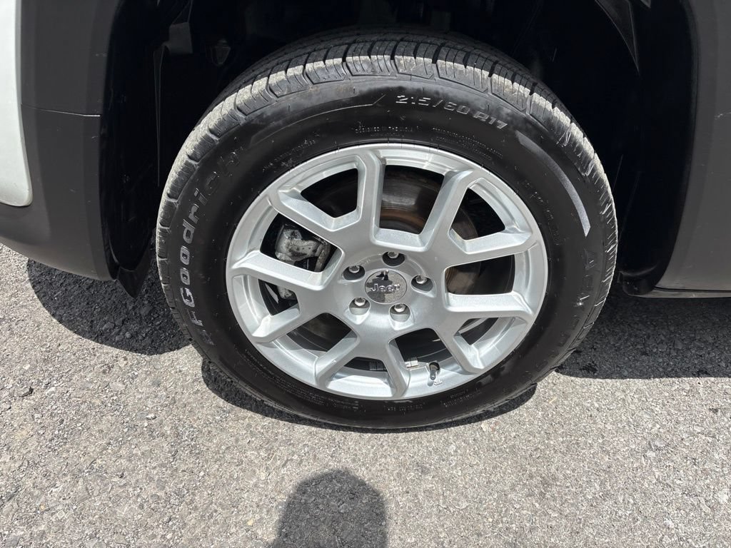 Used 2021 Jeep Renegade Latitude AWD/4WD image 11