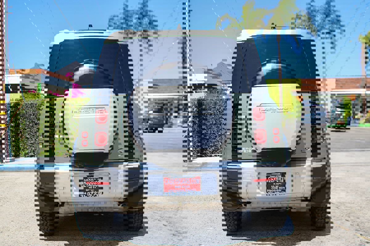 Used 2021 Land Rover Defender 110 SE image 5