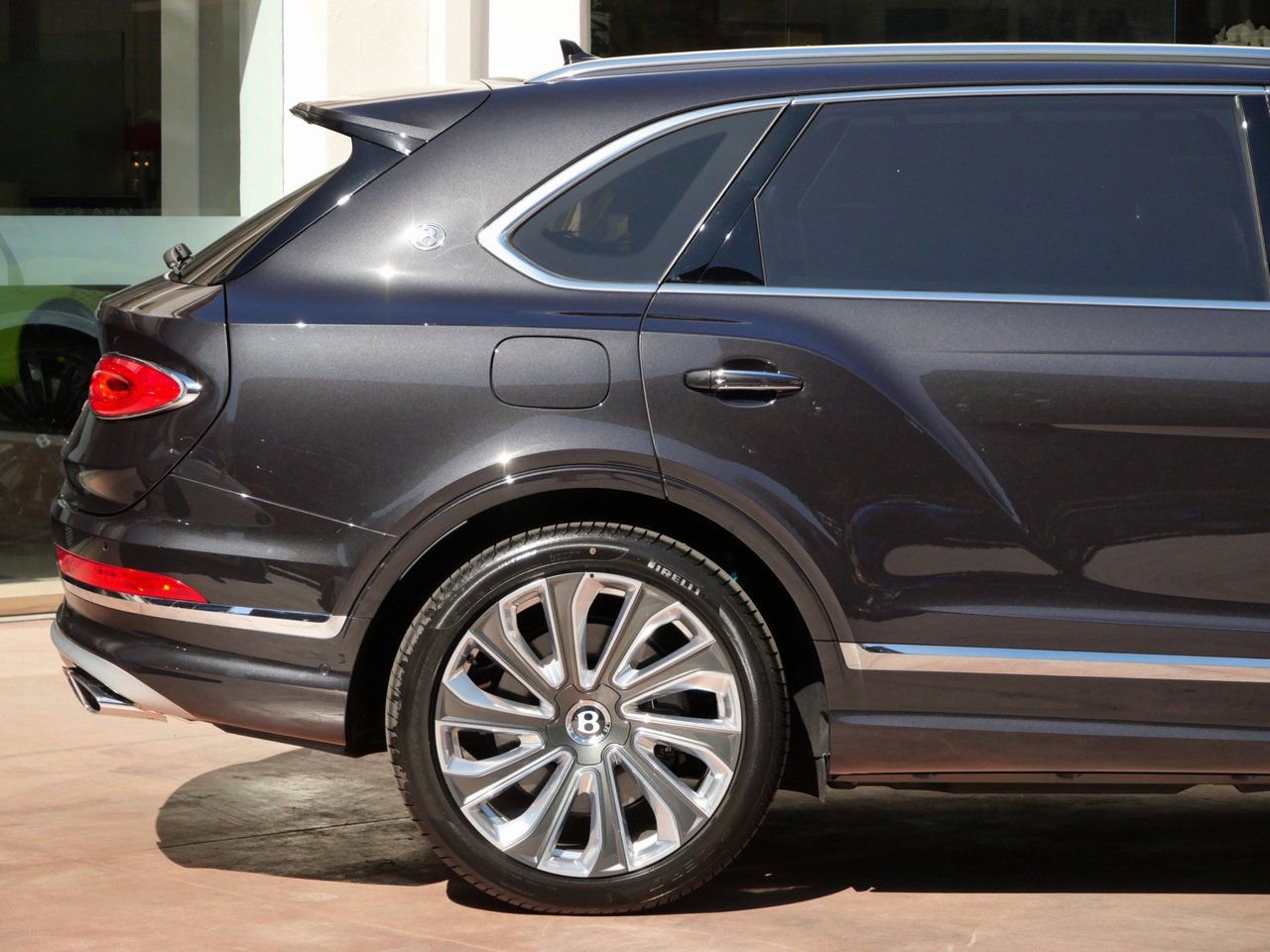 Used 2025 Bentley Bentayga Extended Wheelbase AWD/4WD image 11