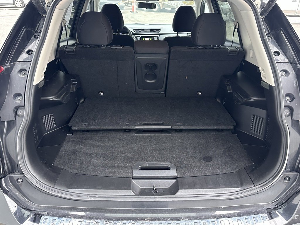 Used 2018 Nissan Rogue SV w/ Premium Package image 14