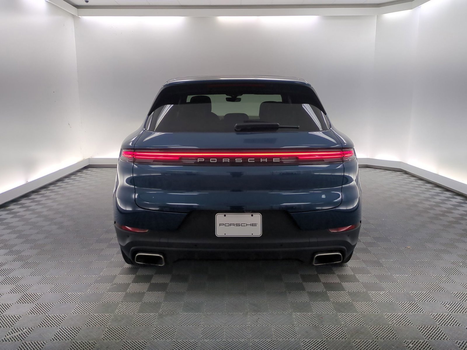 Used 2025 Porsche Cayenne image 11