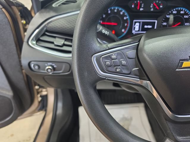 Used 2018 Chevrolet Malibu LT w/ LPO, Convenience Package 2 FWD image 16