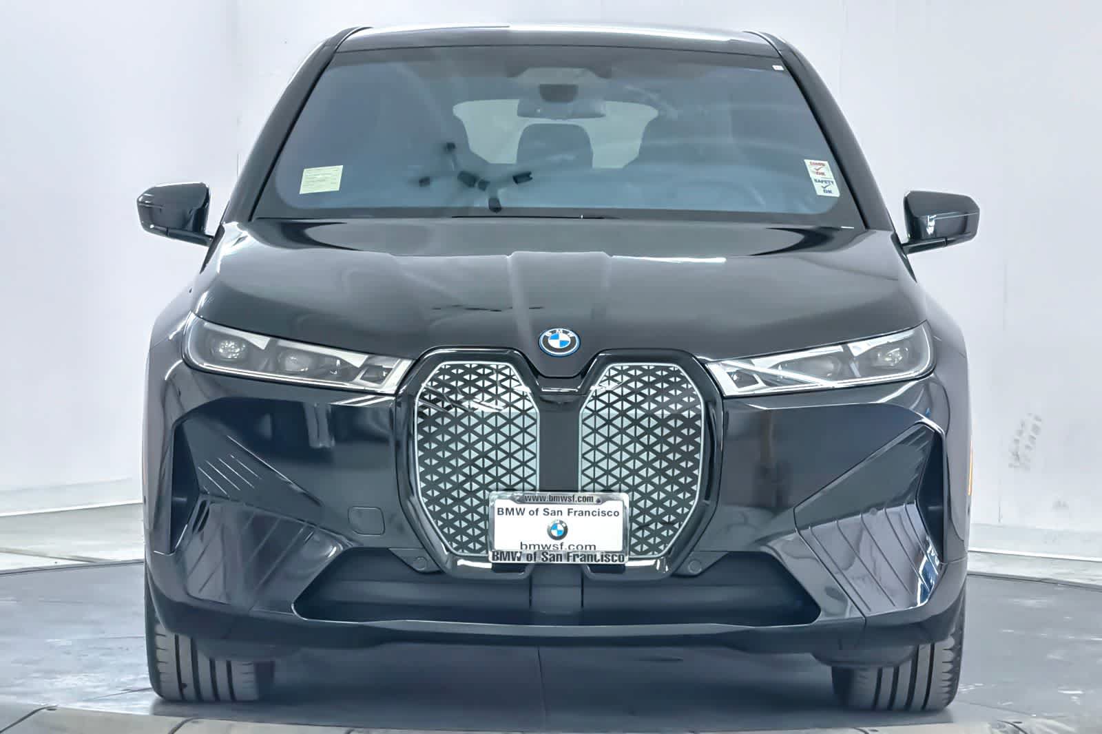 Used 2024 BMW iX xDrive50 w/ Premium Package AWD/4WD image 10
