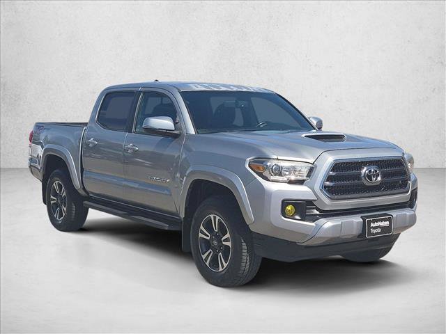 Used 2017 Toyota Tacoma TRD Sport RWD image 3