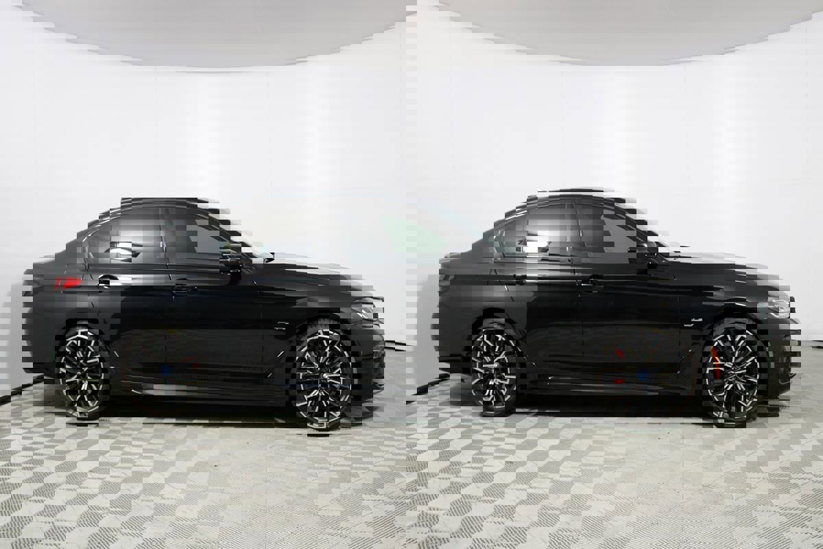 Used 2023 BMW 530e 530e w/ M Sport Package image 40