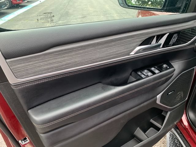 Used 2024 Jeep Wagoneer Series II w/ Flexible Seating Group AWD/4WD image 20