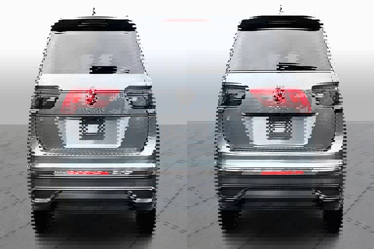 Certified 2022 Volkswagen Tiguan SE image 4