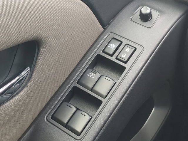 Used 2023 Nissan Frontier SV w/ SV Convenience Package image 23