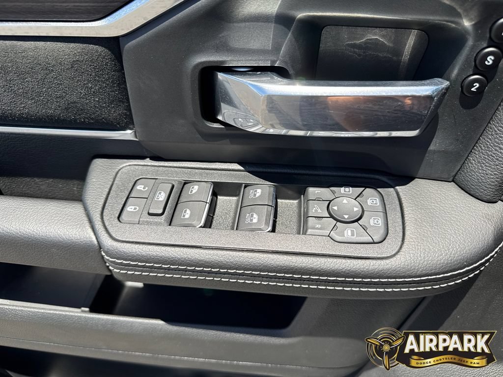 New 2026 RAM 2500 Laramie AWD/4WD image 28