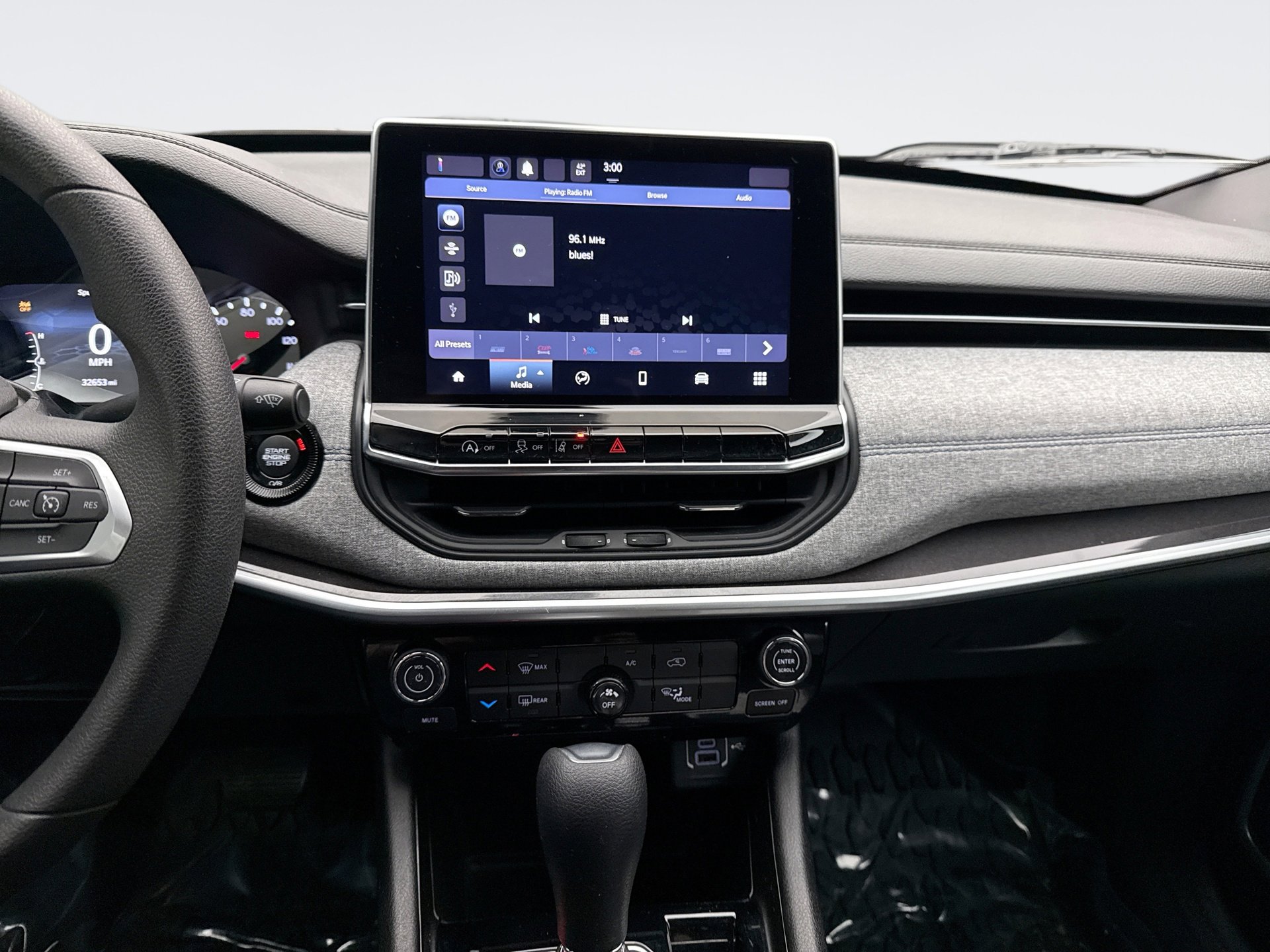 Used 2023 Jeep Compass Sport image 14