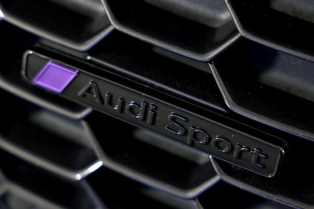 Used 2017 Audi R8 V10 w/ Carbon Exterior Package image 73