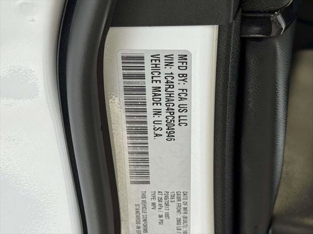 Certified 2023 Jeep Grand Cherokee Laredo image 30