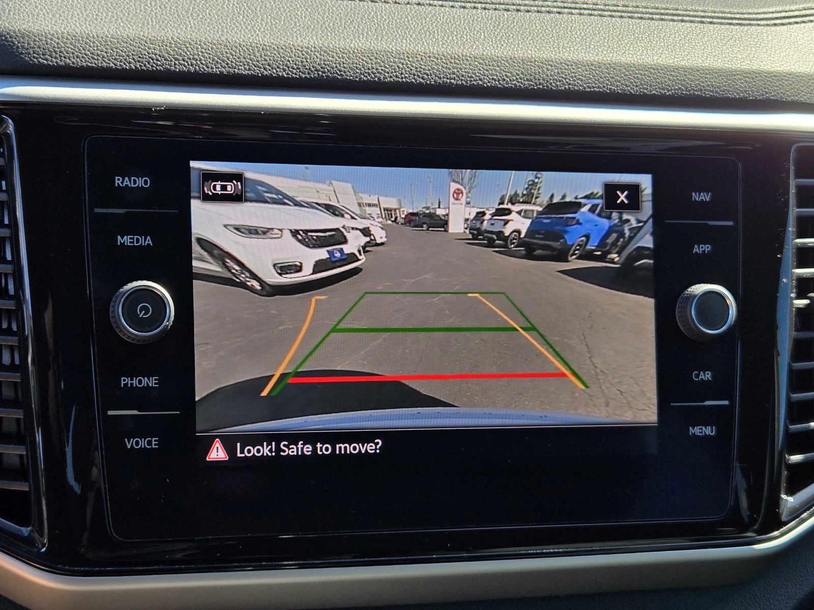 Used 2021 Volkswagen Atlas Cross Sport SEL Premium image 18