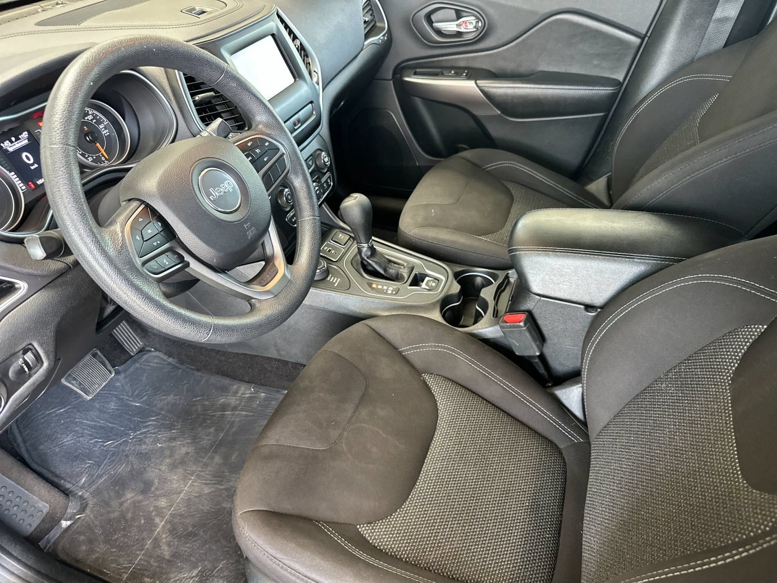 Used 2019 Jeep Cherokee Latitude w/ Popular Appearance Group AWD/4WD image 7